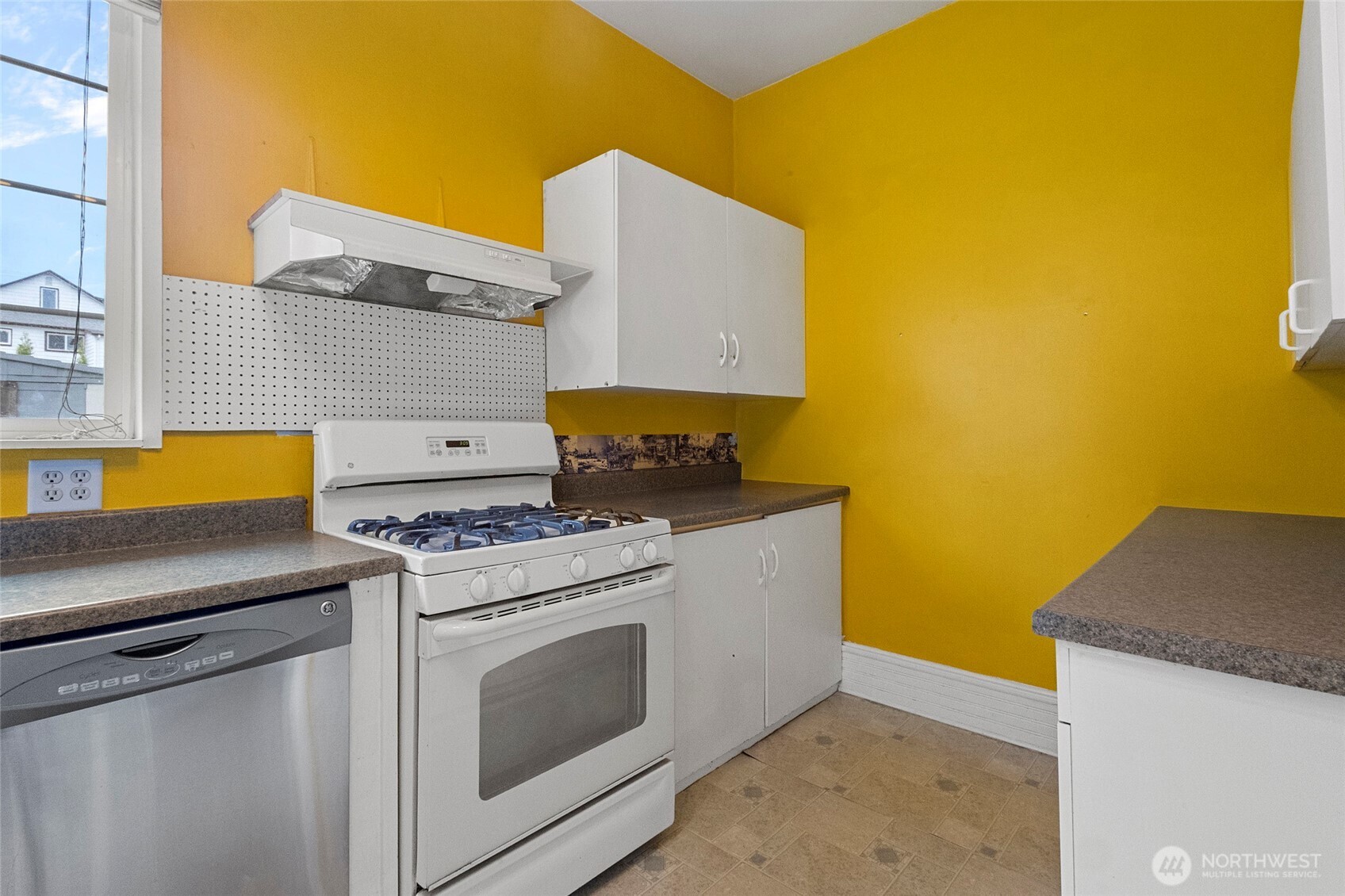 Ferndale, Washington, 98248, United States, 6 Bedrooms Bedrooms, ,2 BathroomsBathrooms,Residential,For Sale,1921640