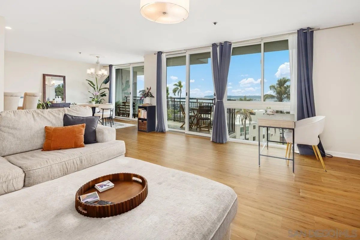 San Diego, California, 92101, United States, 2 Bedrooms Bedrooms, ,2 BathroomsBathrooms,Residential,For Sale,1901381