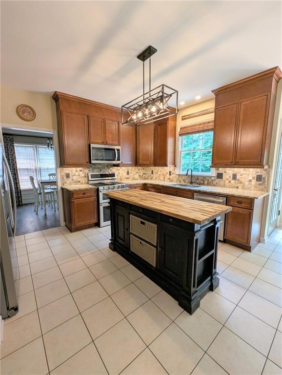 Suwanee, Georgia, 30024, United States, 5 Bedrooms Bedrooms, ,4 BathroomsBathrooms,Residential,For Sale,1873218