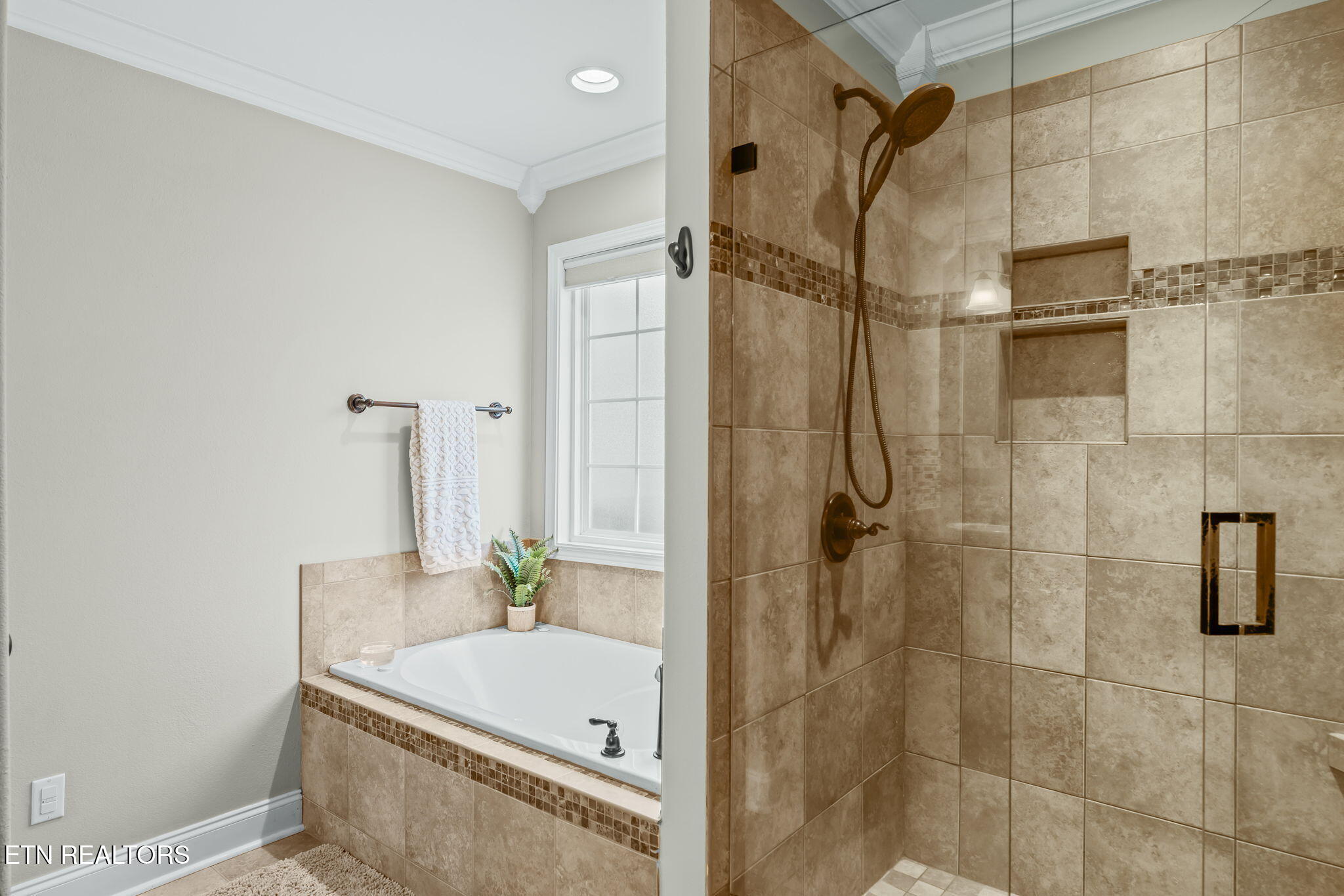 Maryville, Tennessee, 37803, United States, 3 Bedrooms Bedrooms, ,2 BathroomsBathrooms,Residential,For Sale,1942591