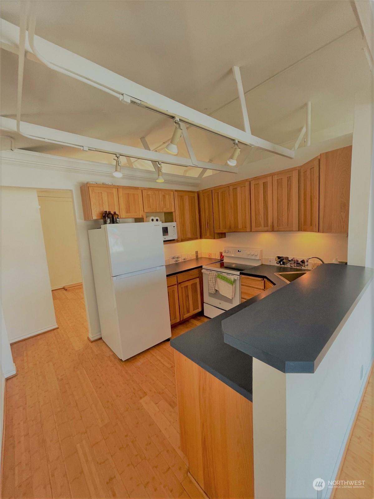 2420 WESTLAKE AVENUE N 5, SEATTLE, Washington, 98109, United States, 1 Bedroom Bedrooms, ,1 BathroomBathrooms,Residential,For Sale,2420 WESTLAKE AVENUE N 5,1612313