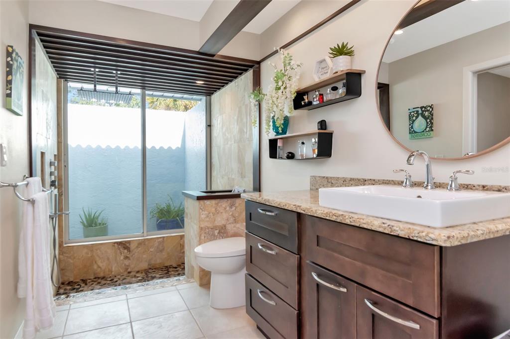 Clearwater, Florida, 33761, United States, 5 Bedrooms Bedrooms, ,3 BathroomsBathrooms,Residential,For Sale,1991990