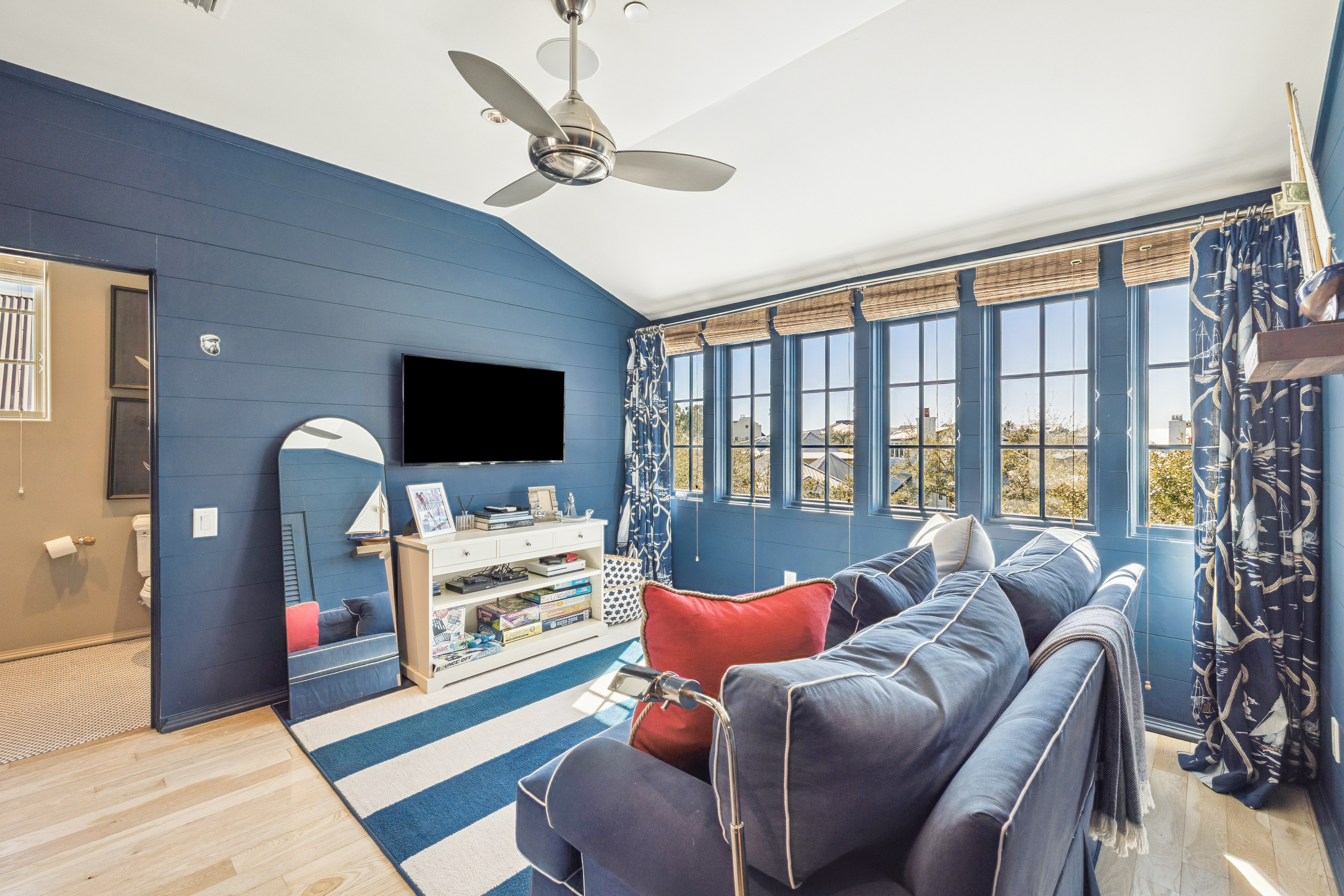  Never-Rented Home With Carriage House Overlooking Community Pool - 物件實景
