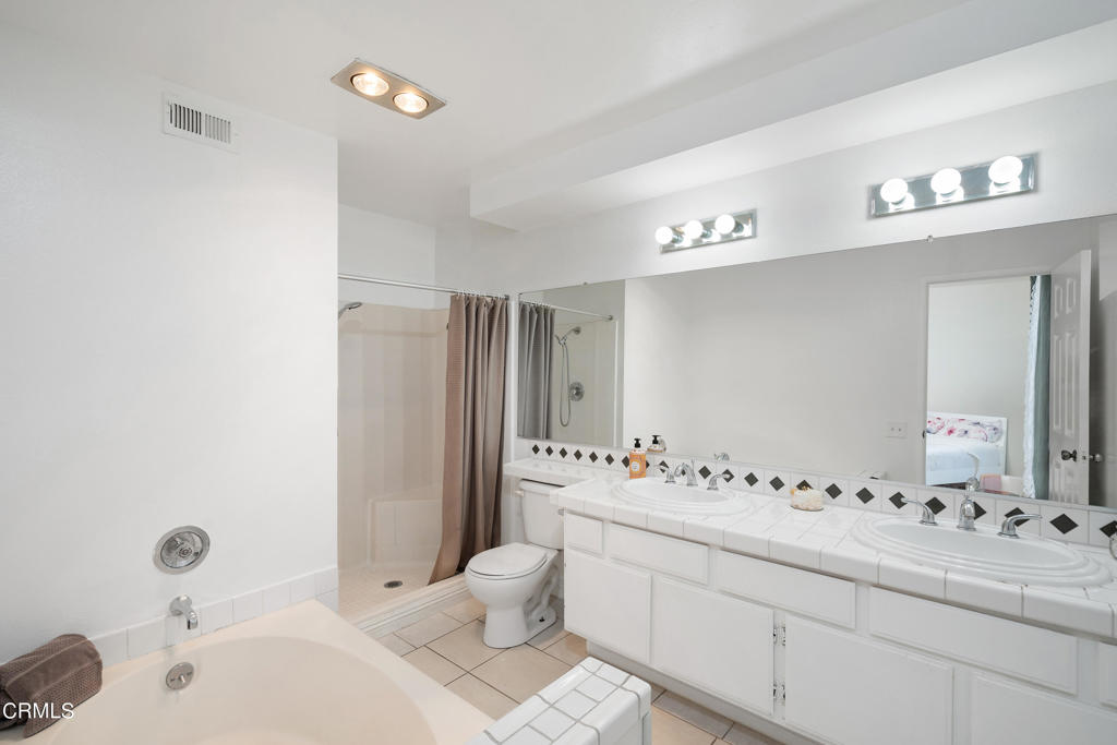 15322 Weddington Street #3, Sherman Oaks, California, 91411, United States, 2 Bedrooms Bedrooms, ,2 BathroomsBathrooms,Residential,For Sale,15322 Weddington Street #3,1621498