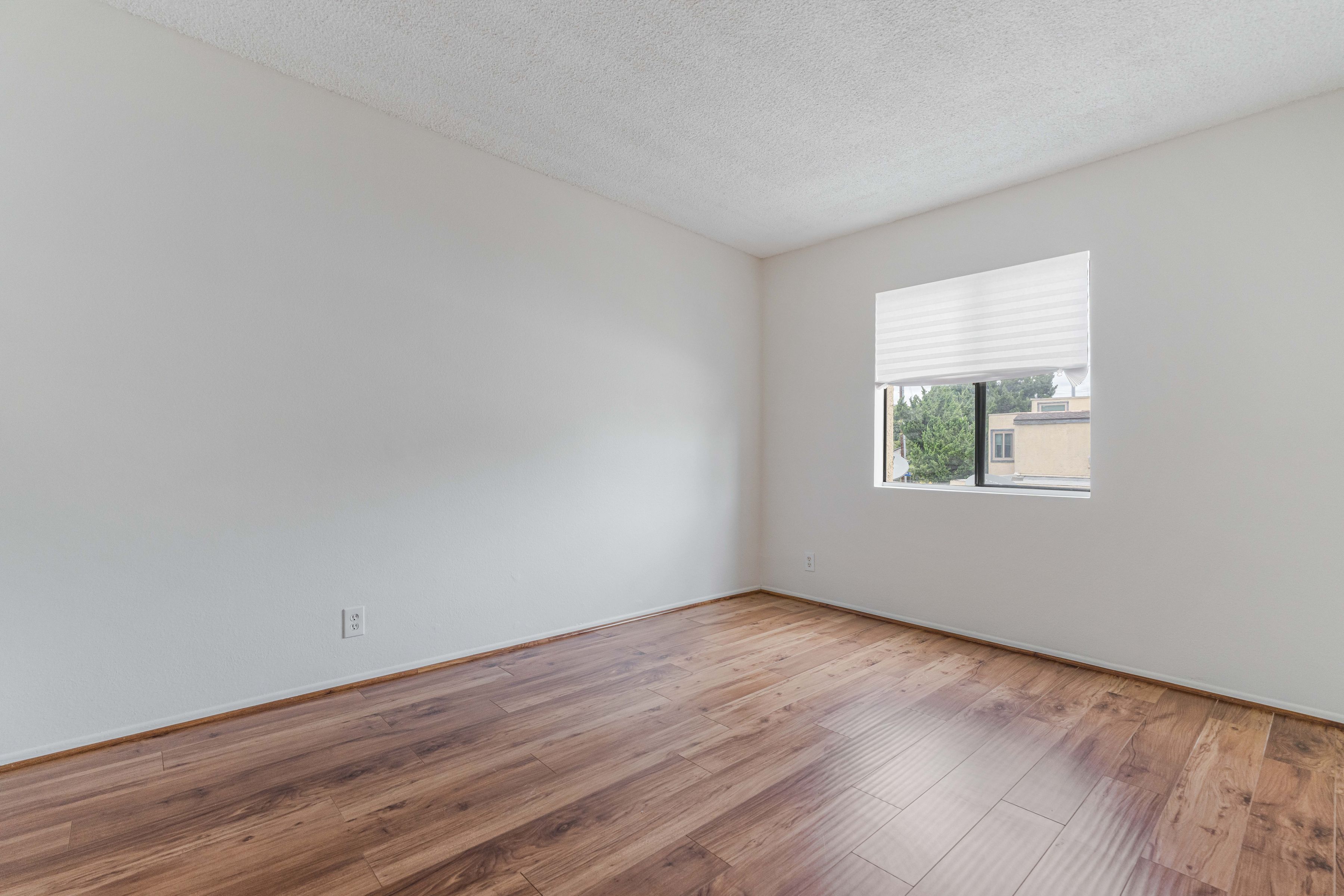  6746 Encino Avenue #2 - 物件實景