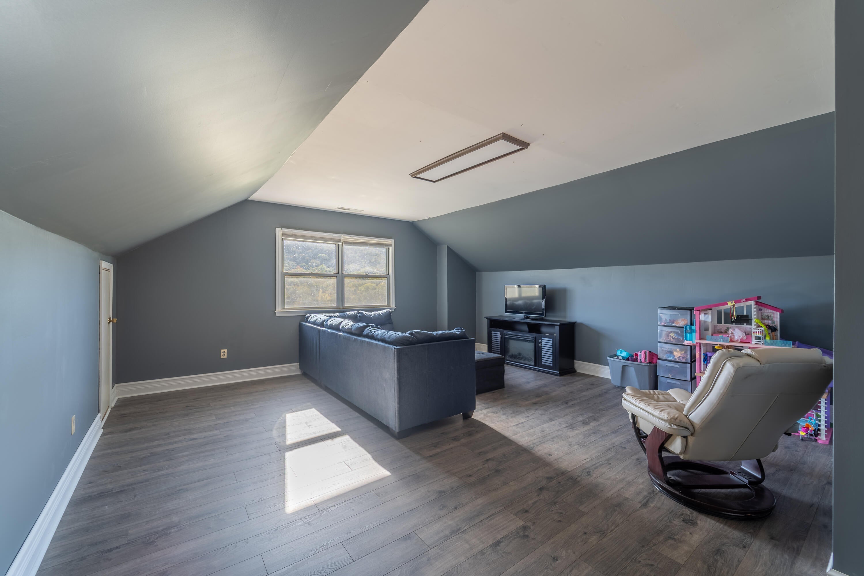 Berea, Kentucky, 40403, United States, 5 Bedrooms Bedrooms, ,3 BathroomsBathrooms,Residential,For Sale,1975265