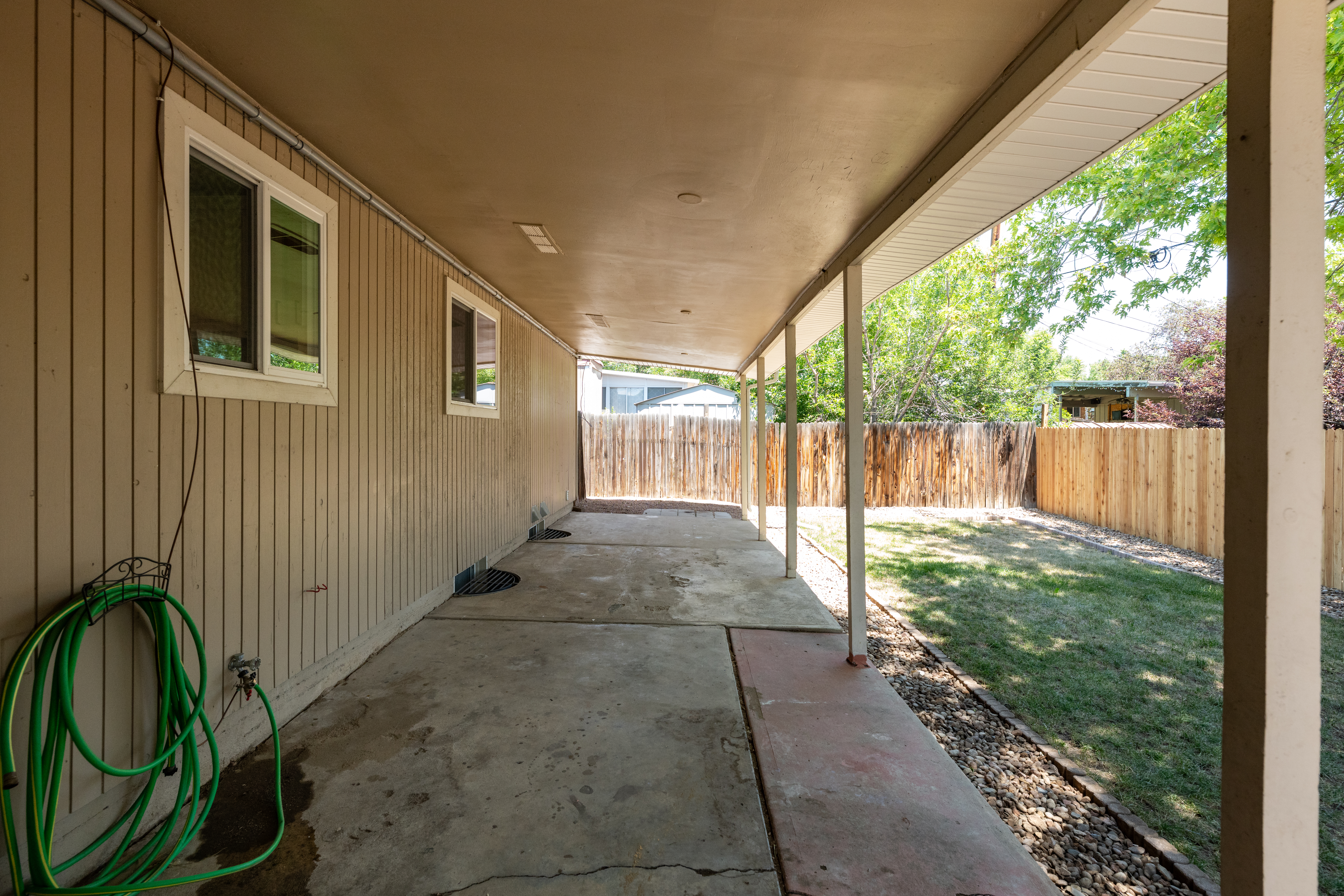  Beautiful mid-century modern home offering the perfect blend - 物件實景