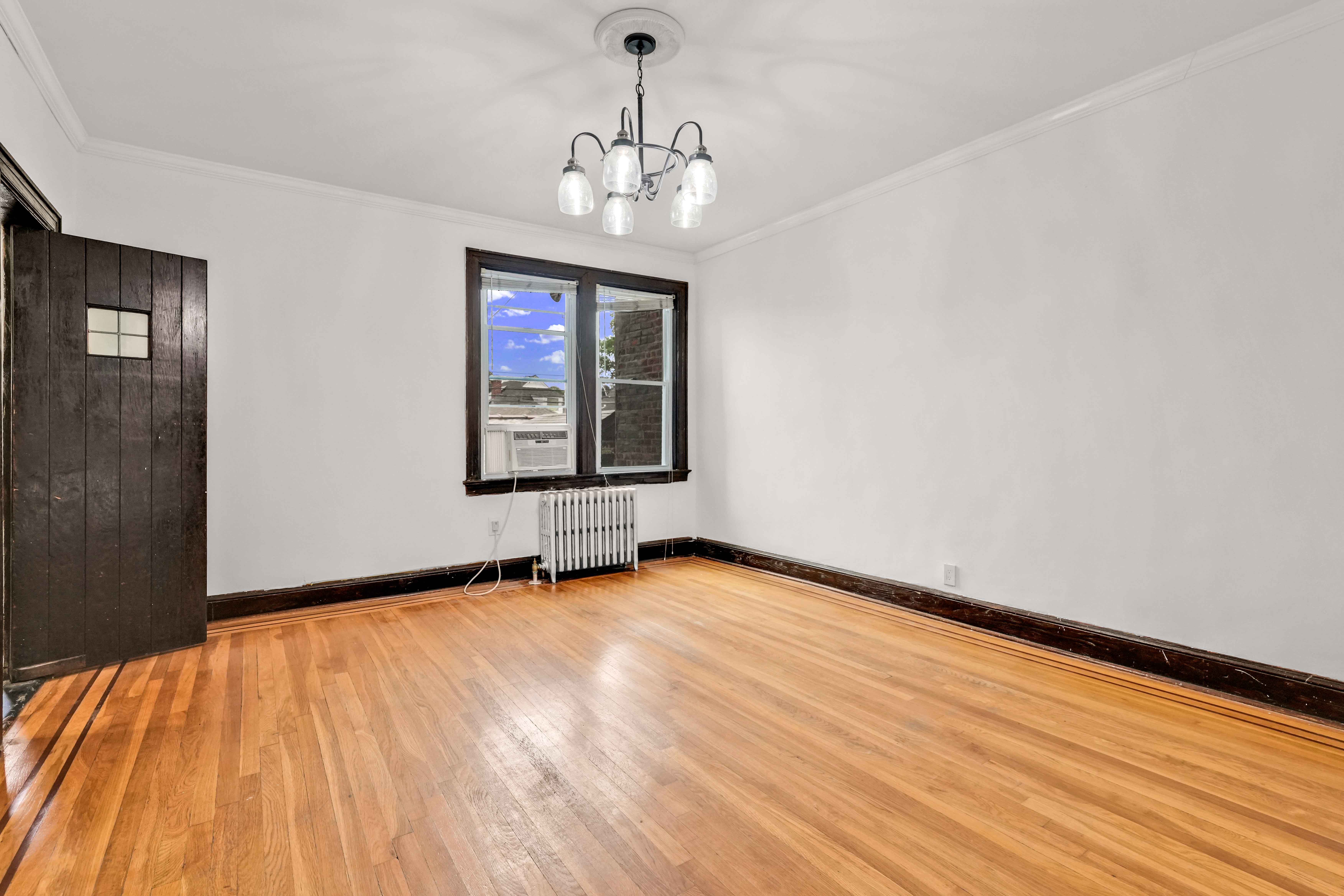 Laurelton, New York, 11413, United States, 3 Bedrooms Bedrooms, ,4 BathroomsBathrooms,Residential,For Sale,1944975