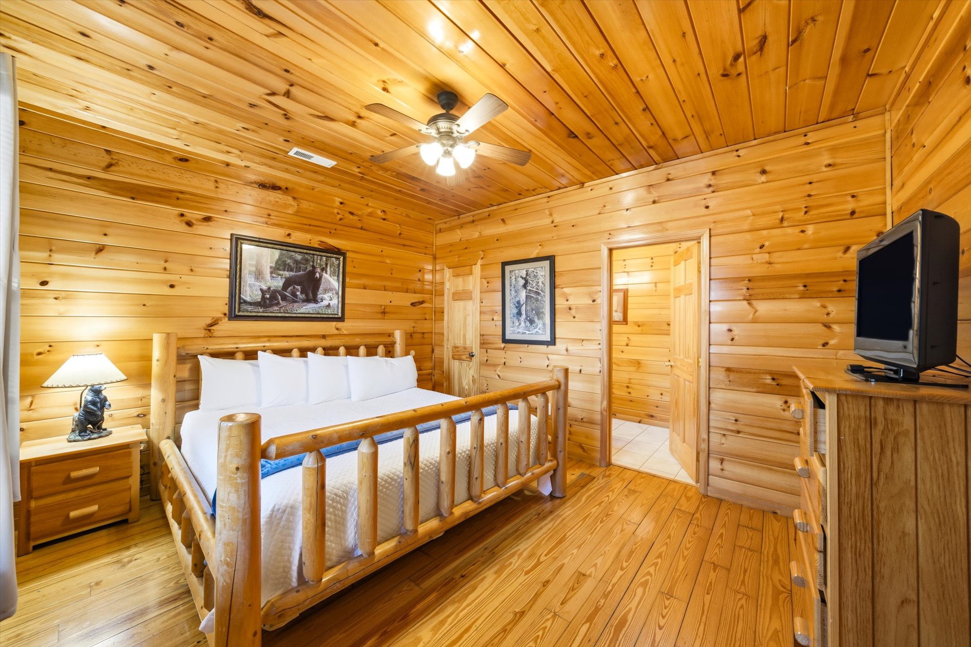Sevierville, Tennessee, 37876-3406, United States, 3 Bedrooms Bedrooms, ,5 BathroomsBathrooms,Residential,For Sale,2048789