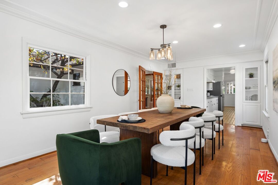 Los Angeles, California, 90049, United States, 3 Bedrooms Bedrooms, ,3 BathroomsBathrooms,Residential,For Sale,1989450