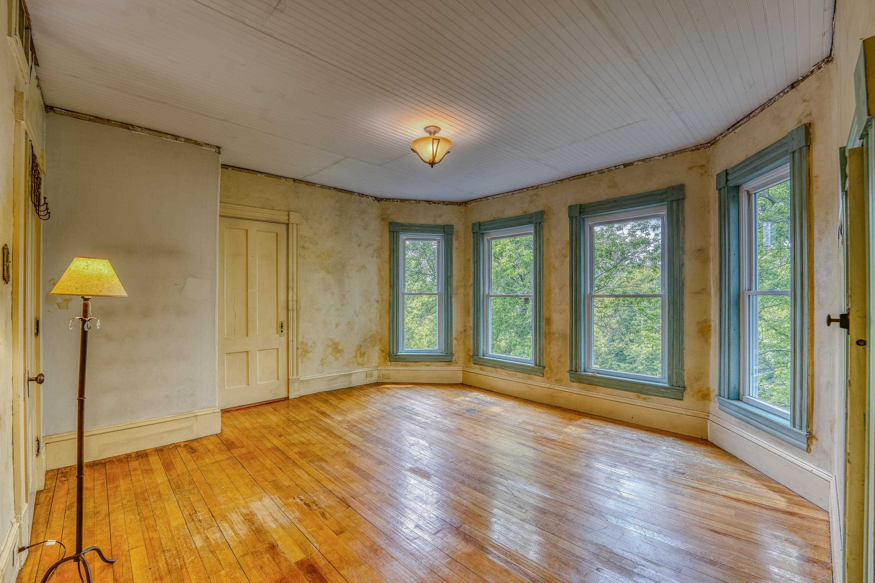 Littleton, New Hampshire, 03561, United States, 5 Bedrooms Bedrooms, ,1 BathroomBathrooms,Residential,For Sale,1856478