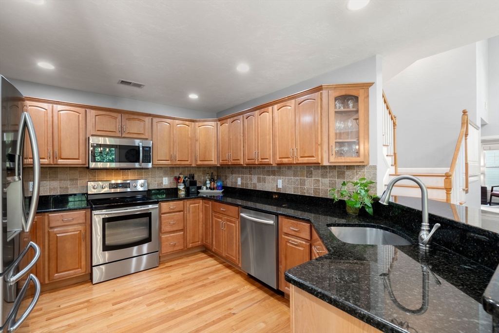 Kingston, Massachusetts, 02364, United States, 2 Bedrooms Bedrooms, ,3 BathroomsBathrooms,Residential,For Sale,1932418