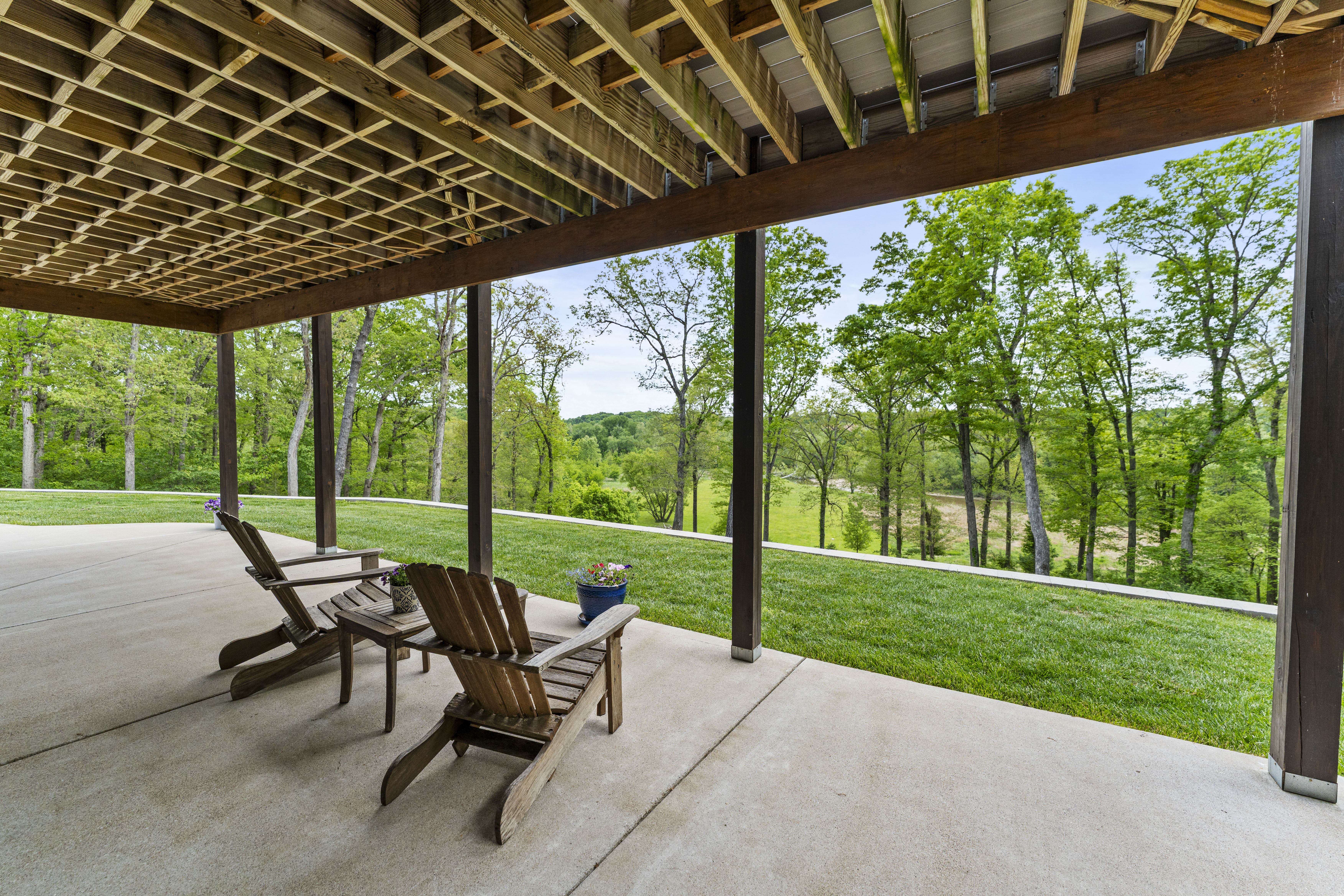  Discover unmatched luxury and versatility in this custom Craftsman-style estate - 物件實景