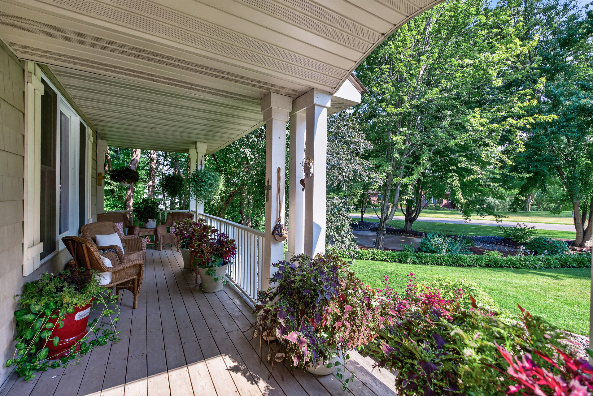  Elegant Fox Ridge Retreat with Exceptional Entertaining Spaces - 物件實景
