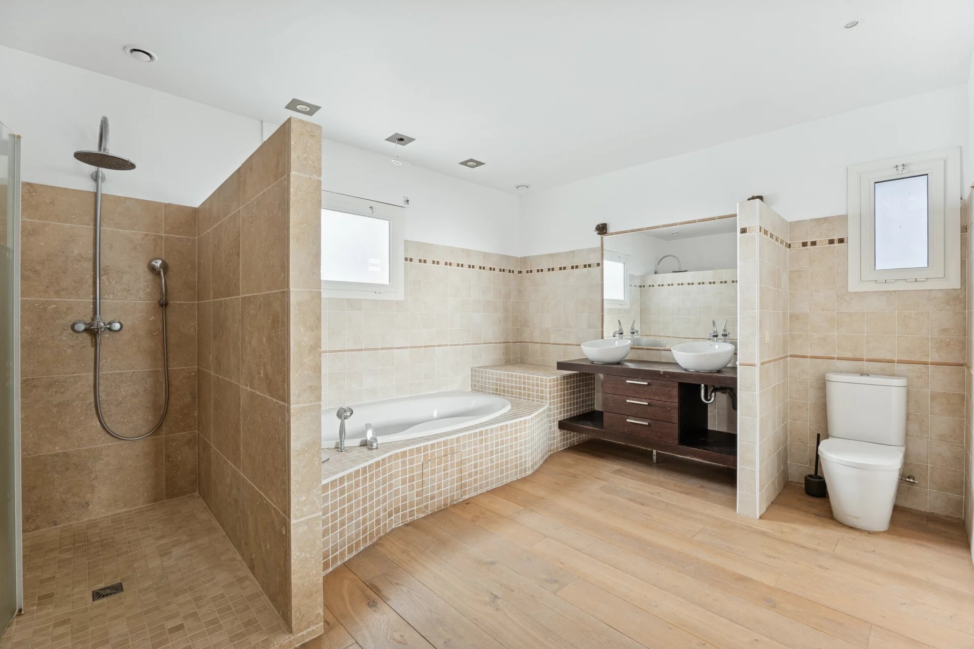 Roquefort-les-Pins, Provence-Alpes-Côte d’Azur, 06330, FR, 5 Bedrooms Bedrooms, ,4 BathroomsBathrooms,Residential,For Sale,1999073