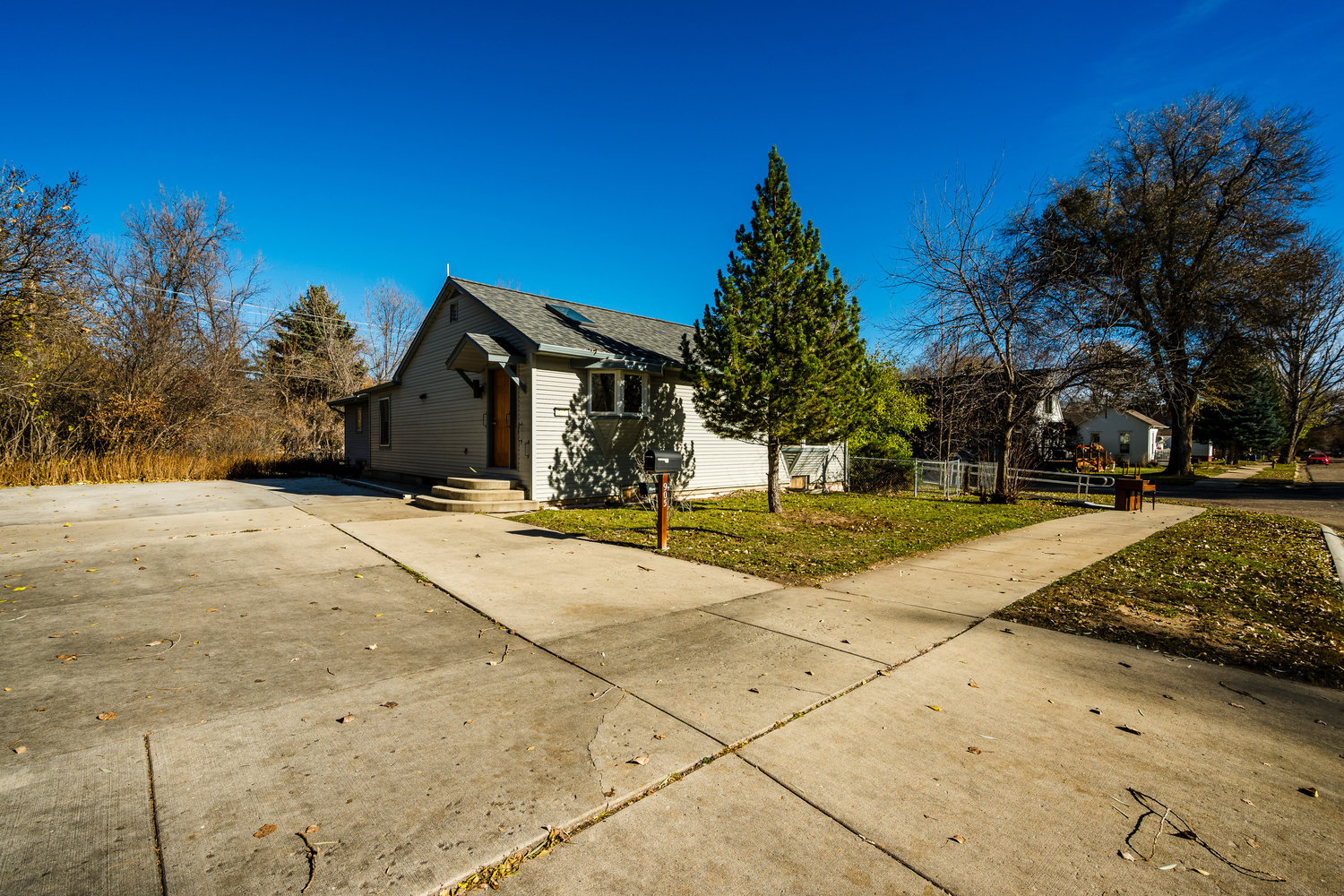 Sheridan, Wyoming, 82801, United States, 4 Bedrooms Bedrooms, ,2 BathroomsBathrooms,Residential,For Sale,1987057
