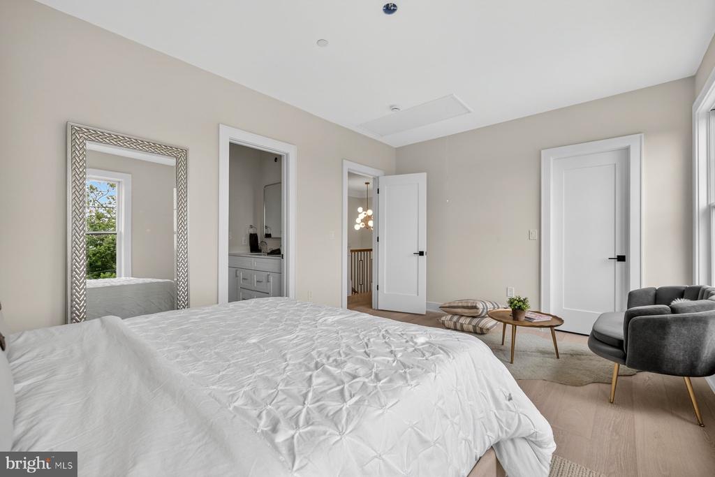 Kensington, Maryland, 20895, United States, 5 Bedrooms Bedrooms, ,5 BathroomsBathrooms,Residential,For Sale,2048532