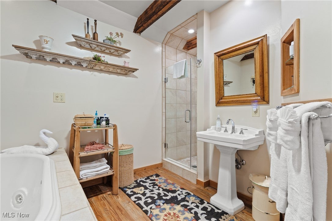 Cleveland, Ohio, 44113, United States, 3 Bedrooms Bedrooms, ,4 BathroomsBathrooms,Residential,For Sale,1984065