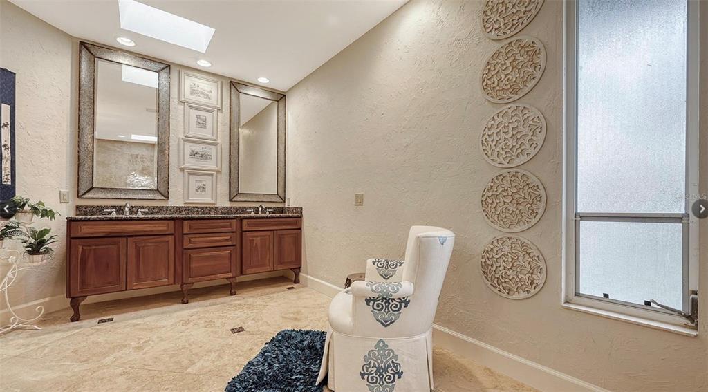 Sarasota, Florida, 34242, United States, 4 Bedrooms Bedrooms, ,3 BathroomsBathrooms,Residential,For Sale,1988026