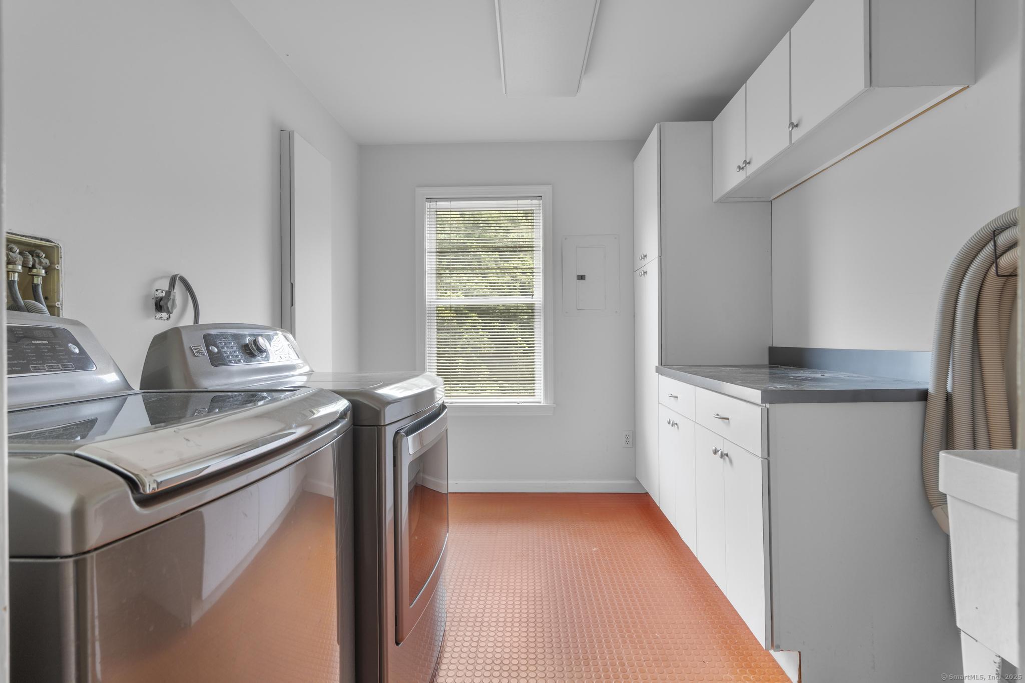 Orange, Connecticut, 06477, United States, 4 Bedrooms Bedrooms, ,8 BathroomsBathrooms,Residential,For Sale,1939481