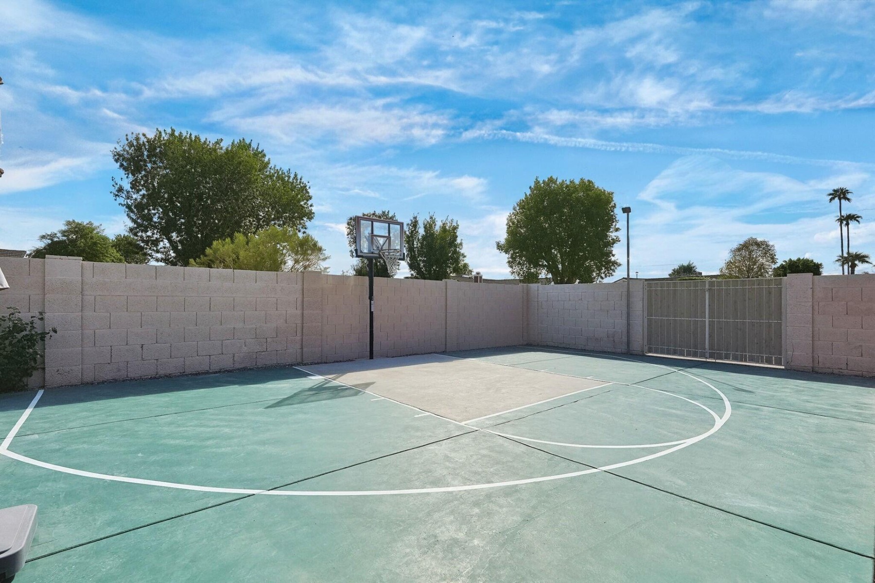  301 E Helena Drive  Phoenix, AZ - 物件實景