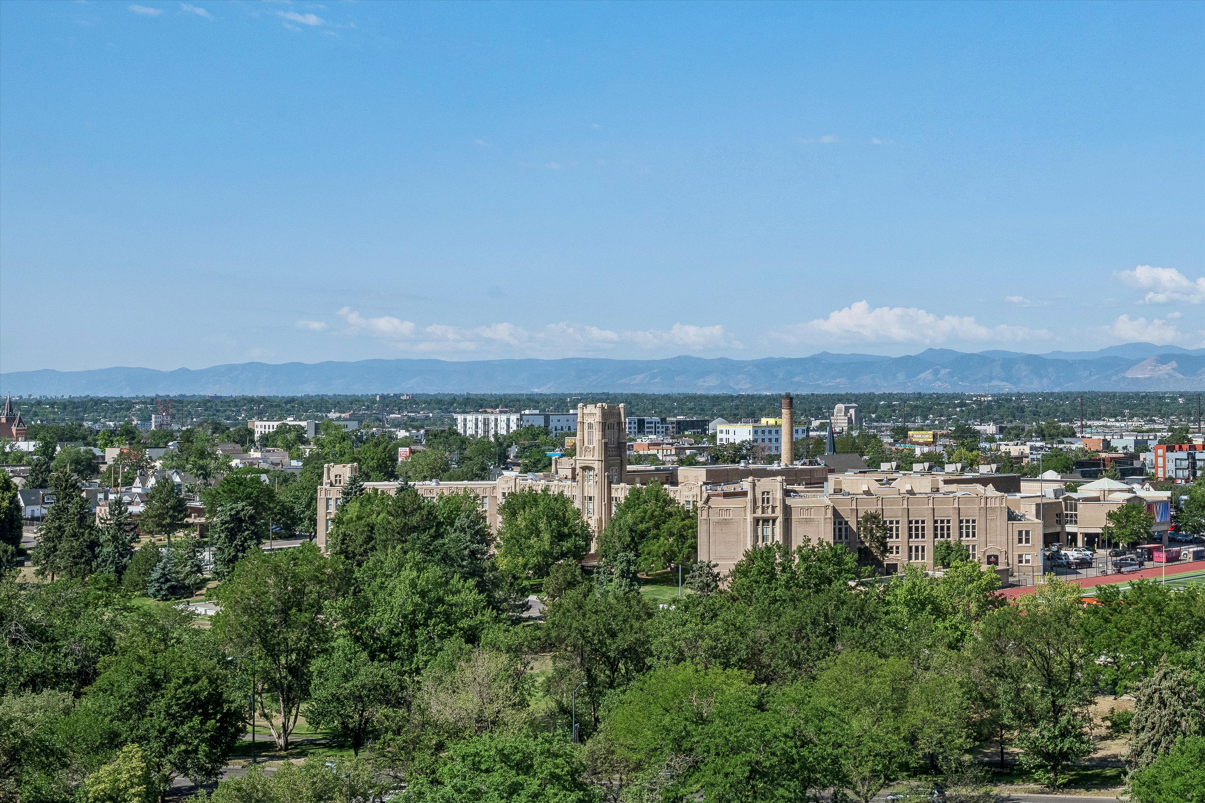  panoramic mountain views, thoughtful updates, and exceptional location awaits - 物件實景