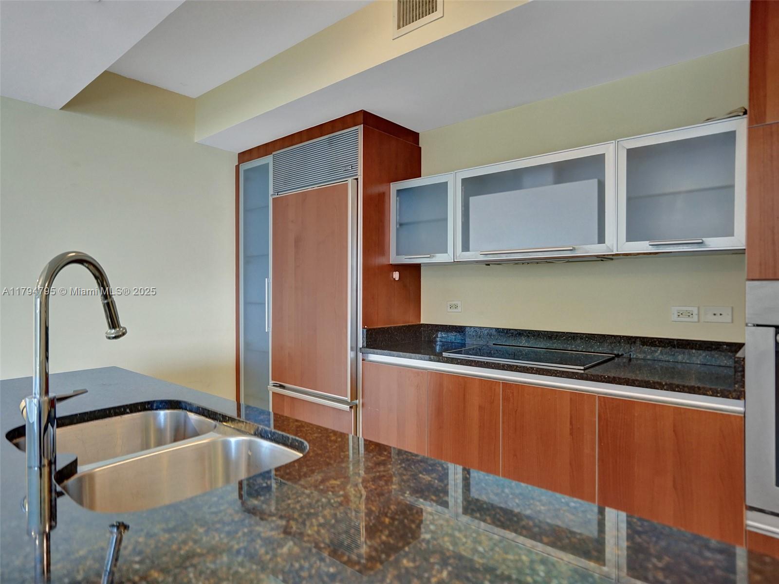 Sunny Isles Beach, Florida, 33160, United States, 2 Bedrooms Bedrooms, ,3 BathroomsBathrooms,Residential,For Sale,1794345