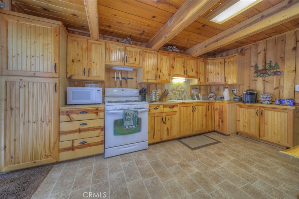Big Bear Lake, California, 92315, United States, 3 Bedrooms Bedrooms, ,3 BathroomsBathrooms,Residential,For Sale,1837316