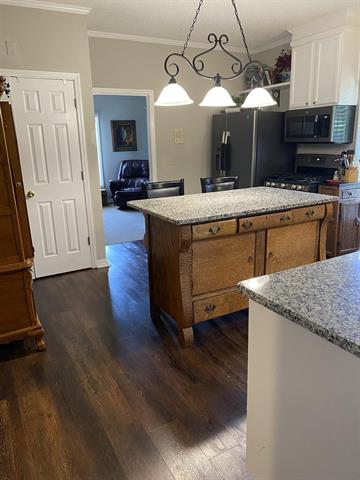 Florence, Alabama, 35630, United States, 1 Bedroom Bedrooms, ,2 BathroomsBathrooms,Residential,For Sale,1807025