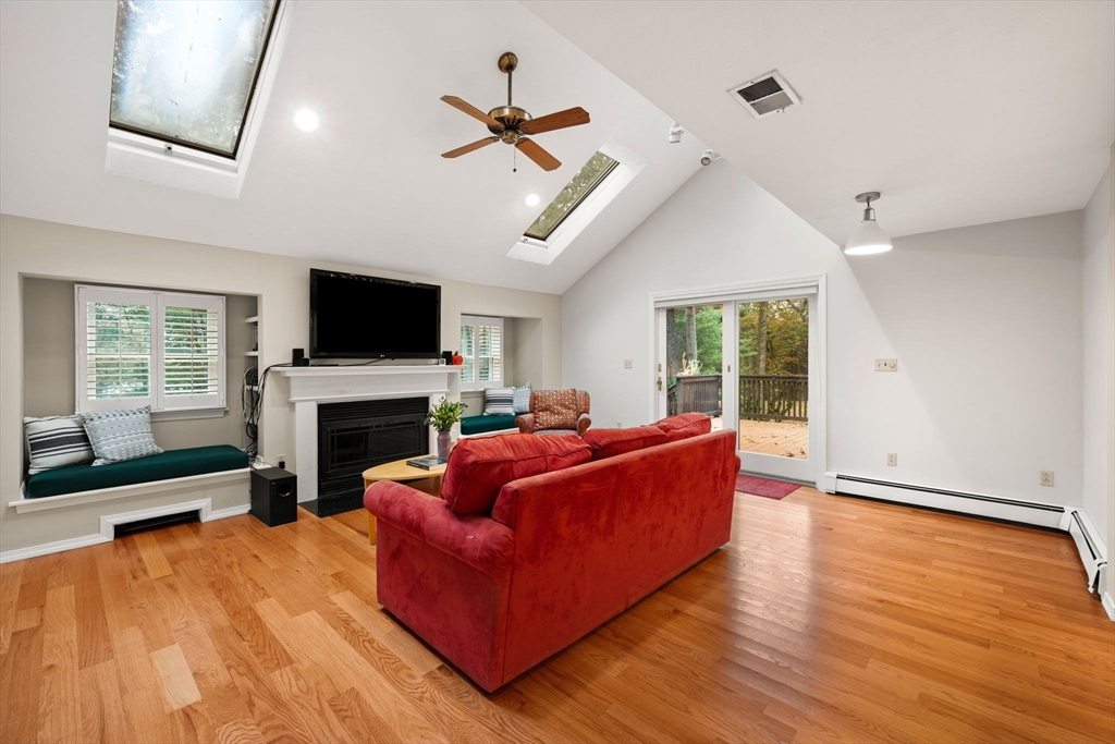 Andover, Massachusetts, 01810, United States, 4 Bedrooms Bedrooms, ,3 BathroomsBathrooms,Residential,For Sale,1987628