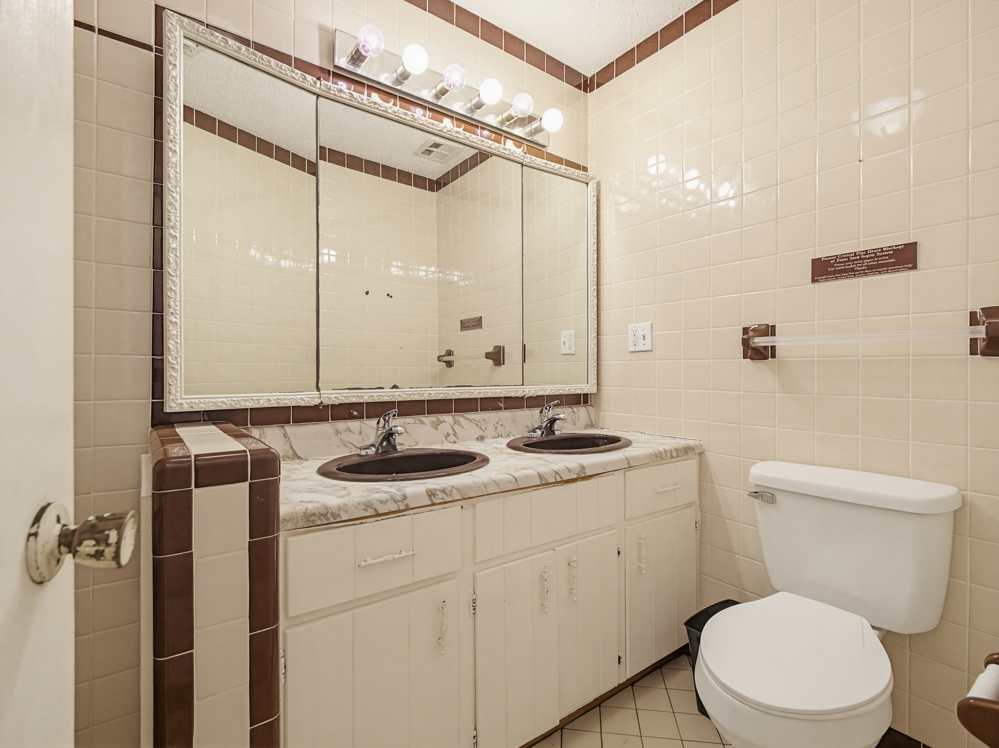 Pensacola, Florida, 32526, United States, 4 Bedrooms Bedrooms, ,5 BathroomsBathrooms,Residential,For Sale,2030758