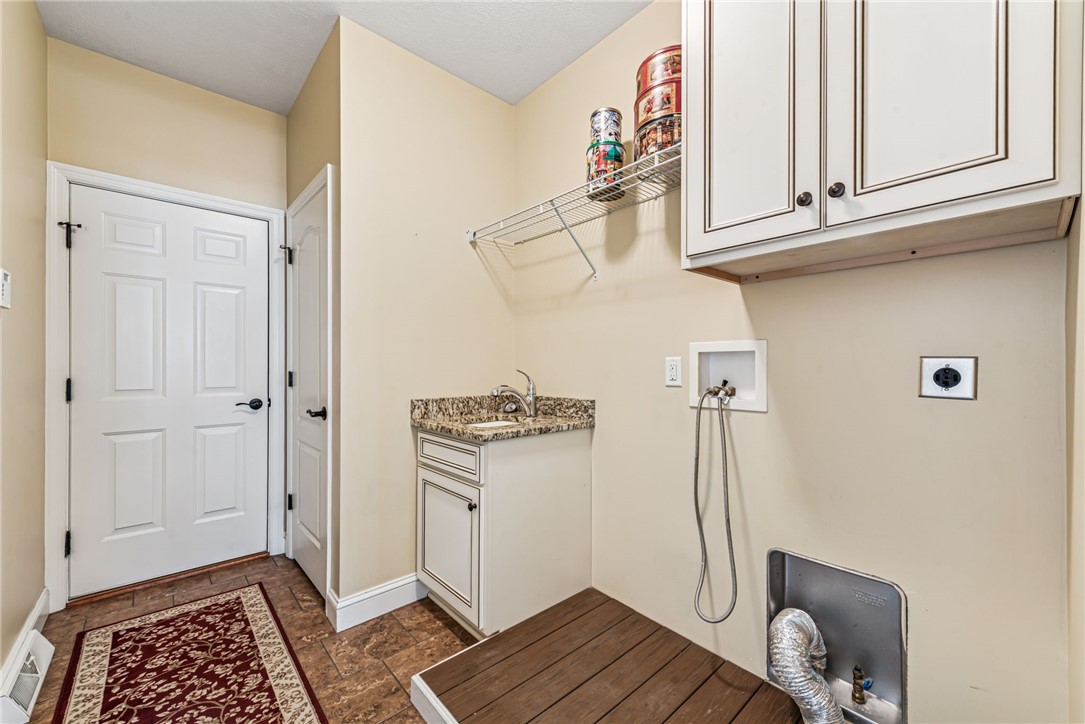 Cranberry Twp, Pennsylvania, 16066, United States, 3 Bedrooms Bedrooms, ,3 BathroomsBathrooms,Residential,For Sale,1934234