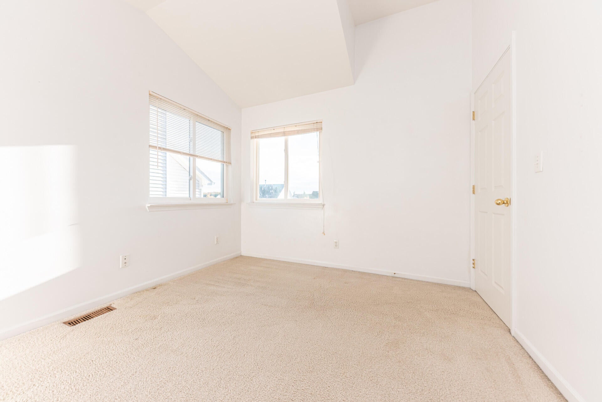 Ann Arbor, Michigan, 48103, United States, 4 Bedrooms Bedrooms, ,3 BathroomsBathrooms,Residential,For Sale,1991592