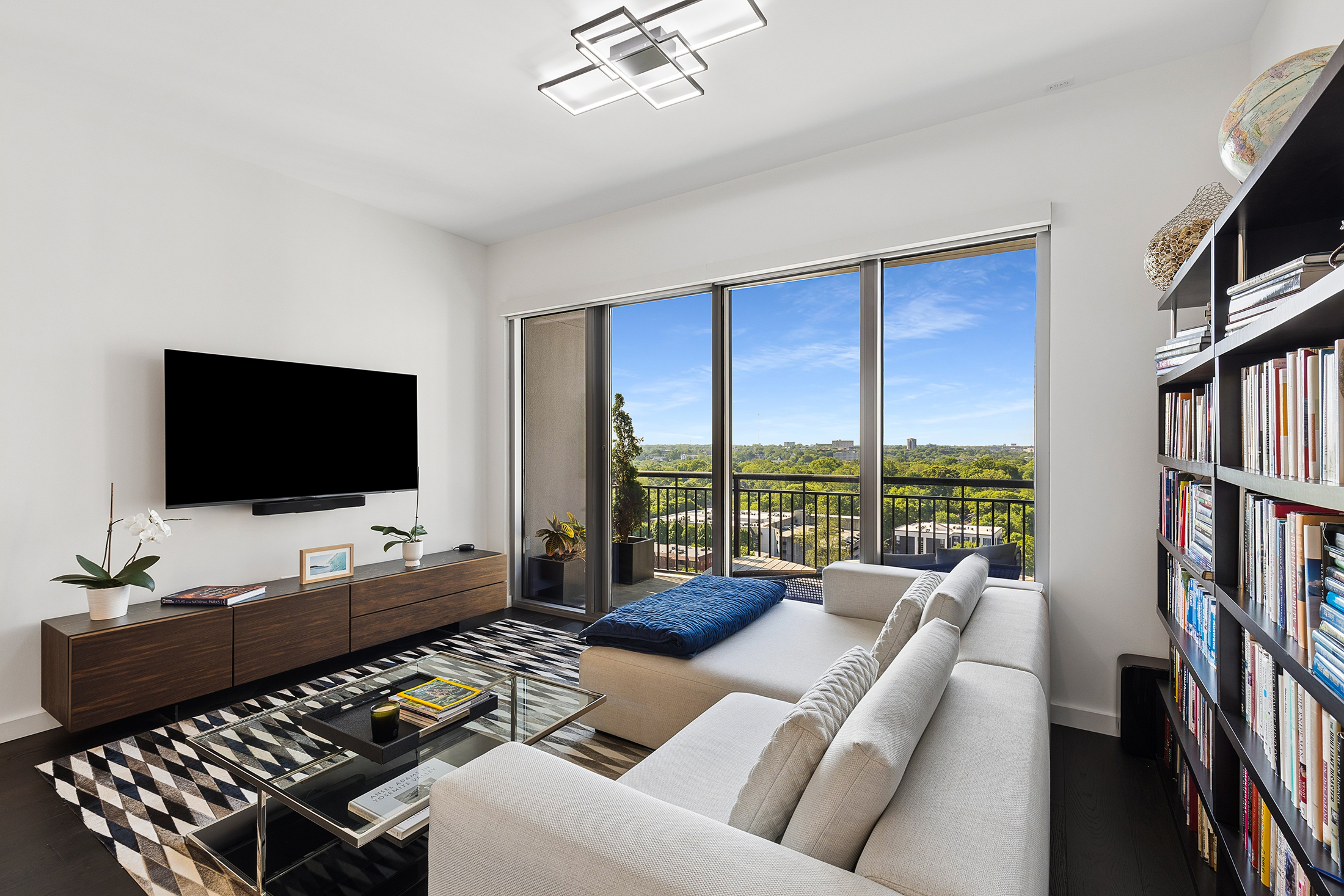  Exceptional One Bedroom Residence at Luxe - 物件實景