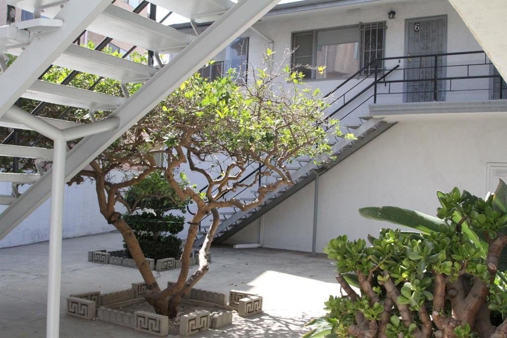 Los Angeles, California, 90025, United States, ,Residential,For Sale,1898736