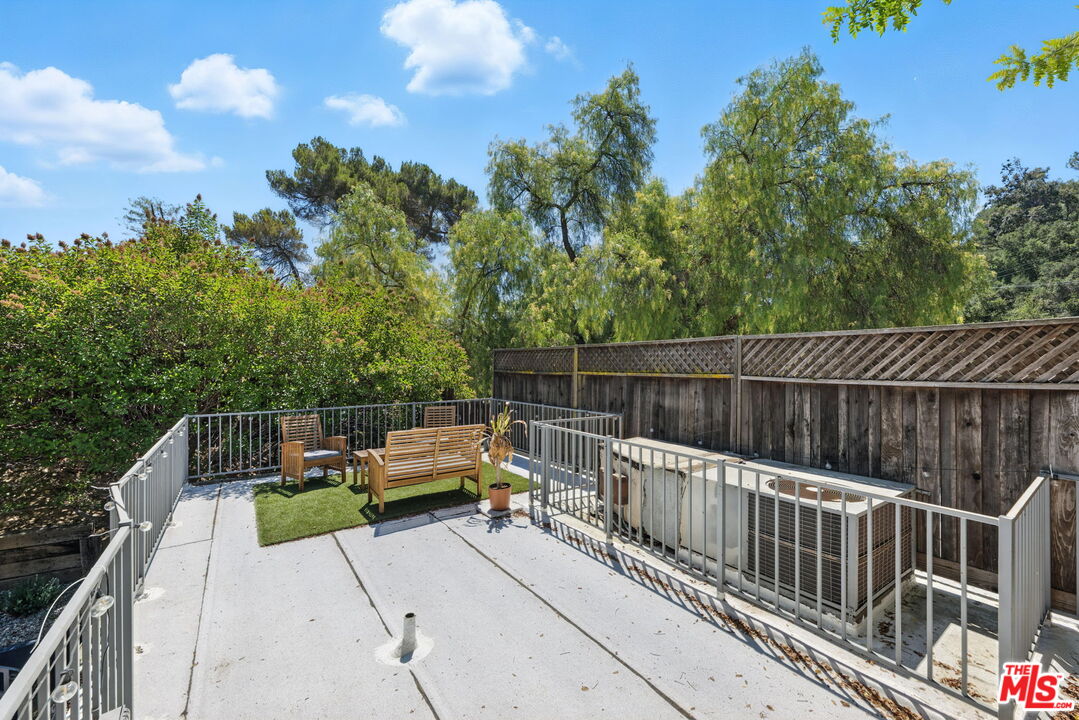 Topanga, California, 90290, United States, 2 Bedrooms Bedrooms, ,1 BathroomBathrooms,Residential,For Sale,1913417
