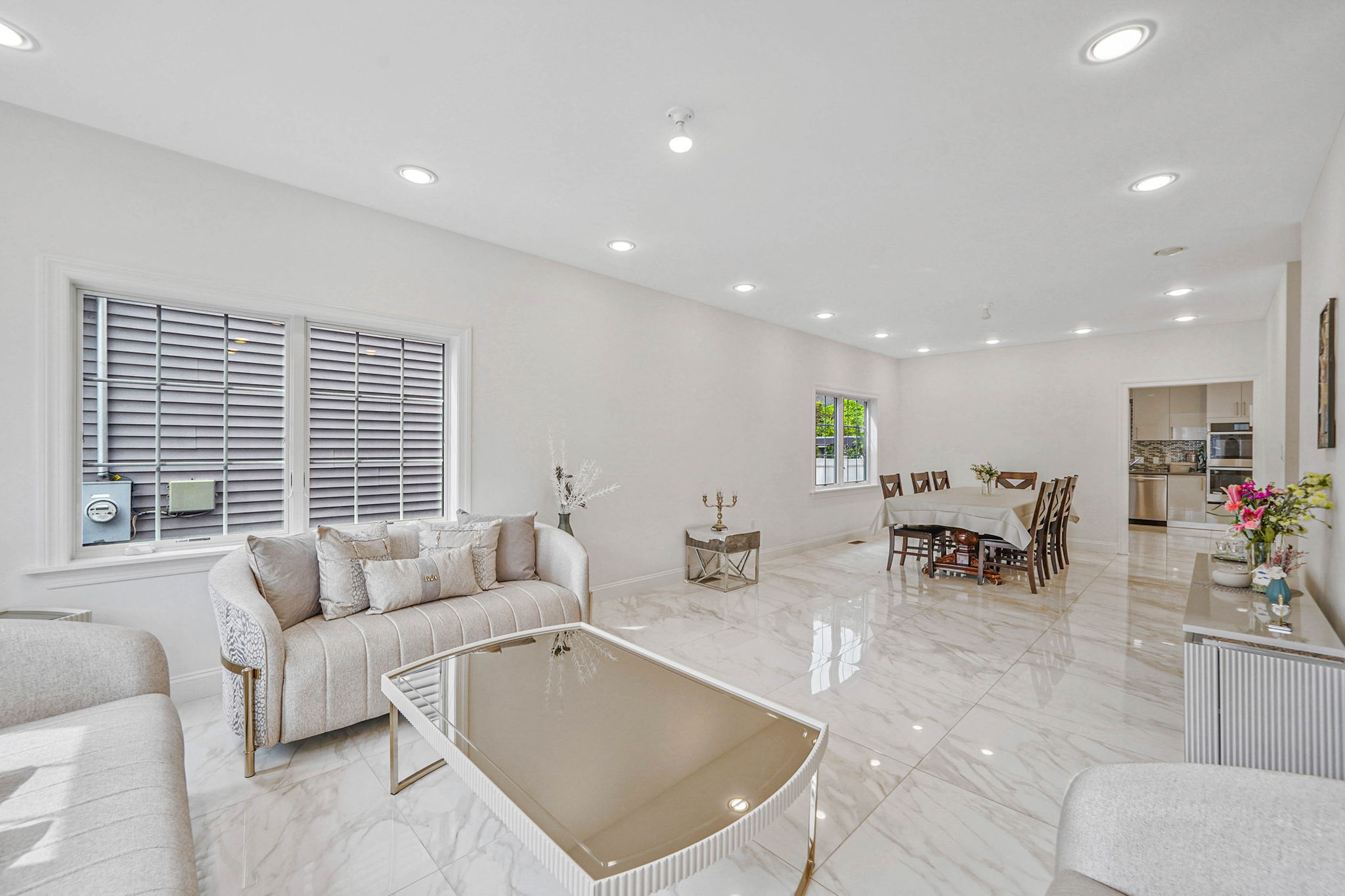 Cedarhurst, New York, 11516, United States, 5 Bedrooms Bedrooms, ,5 BathroomsBathrooms,Residential,For Sale,1851144
