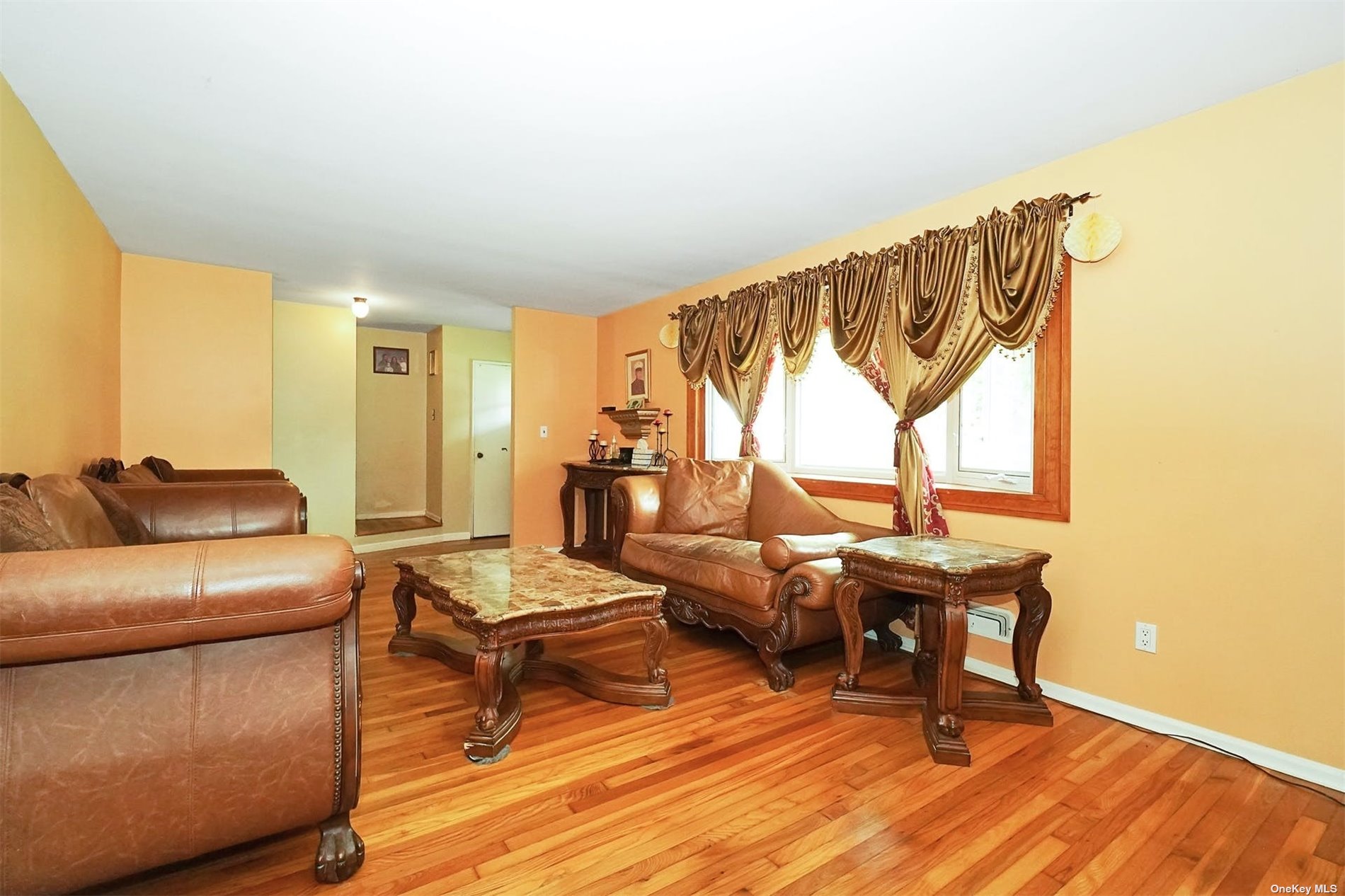 18 Cayuga Place, Commack, New York, 11725, United States, 3 Bedrooms Bedrooms, ,2 BathroomsBathrooms,Residential,For Sale,18 Cayuga Place,1435413