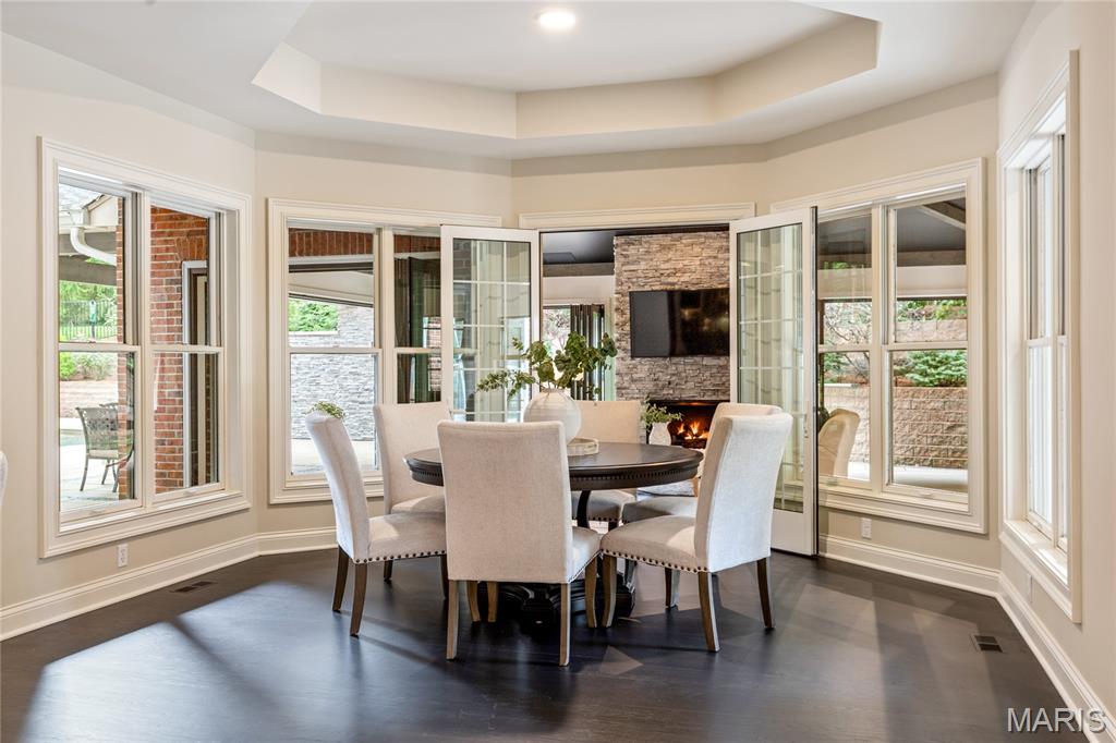 Town and Country, Missouri, 63141, United States, 5 Bedrooms Bedrooms, ,7 BathroomsBathrooms,Residential,For Sale,1966685