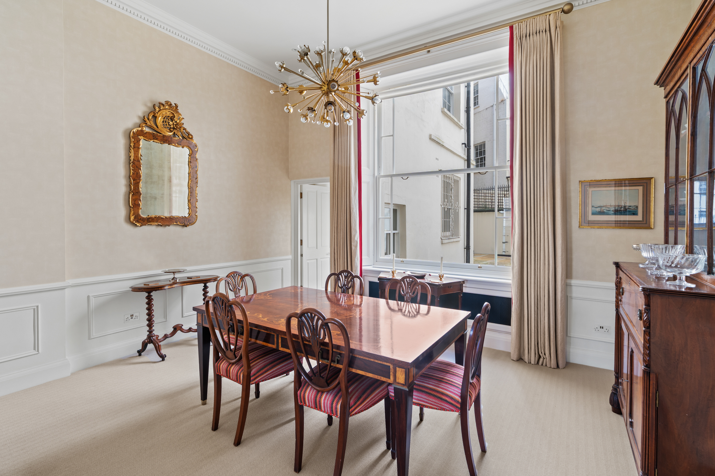  A Grand Lateral Apartment with Its Own Private Entrance in Belgravia - 物件實景