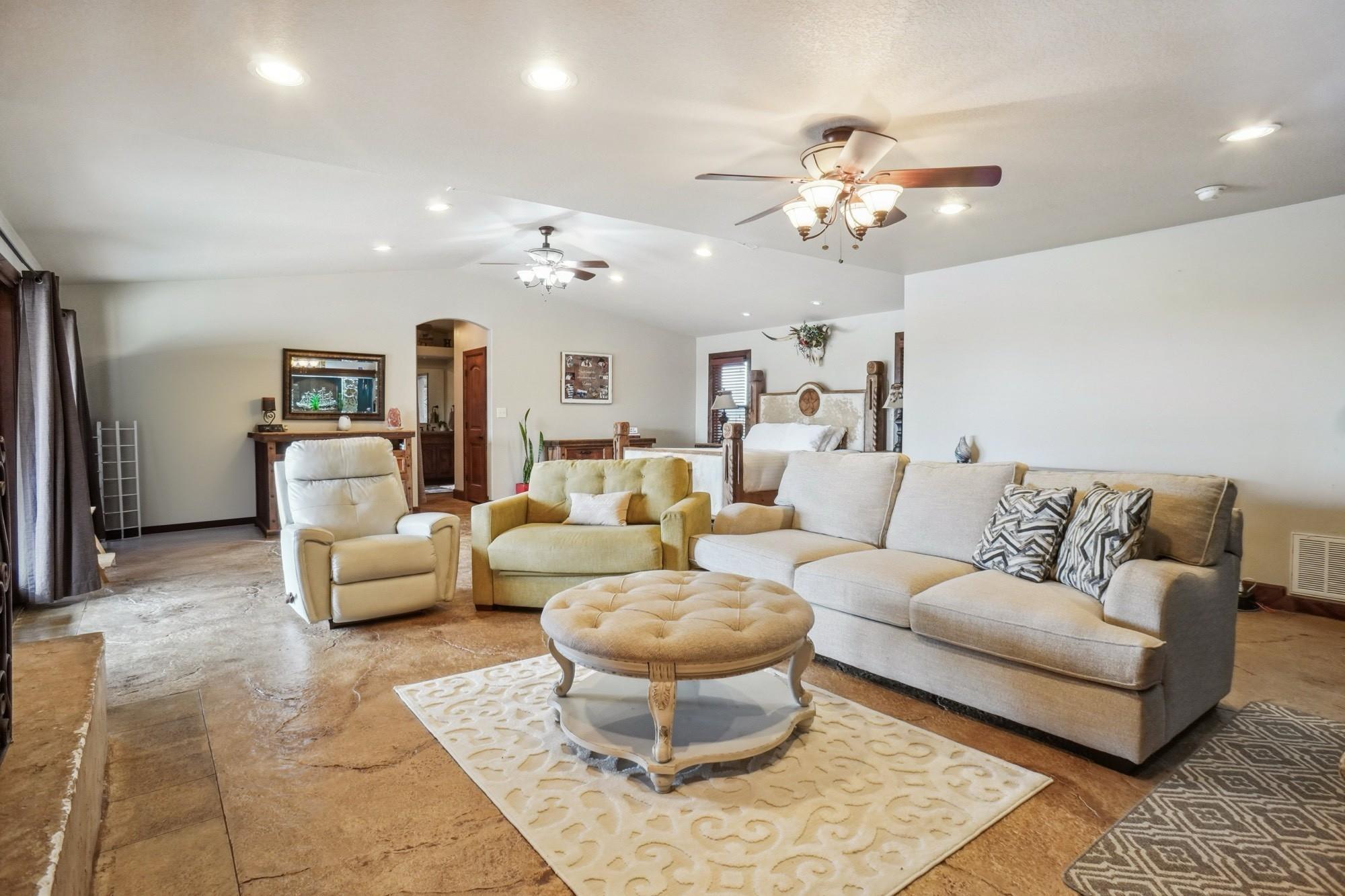 Decatur, Texas, 76234, United States, 7 Bedrooms Bedrooms, ,6 BathroomsBathrooms,Residential,For Sale,1976001