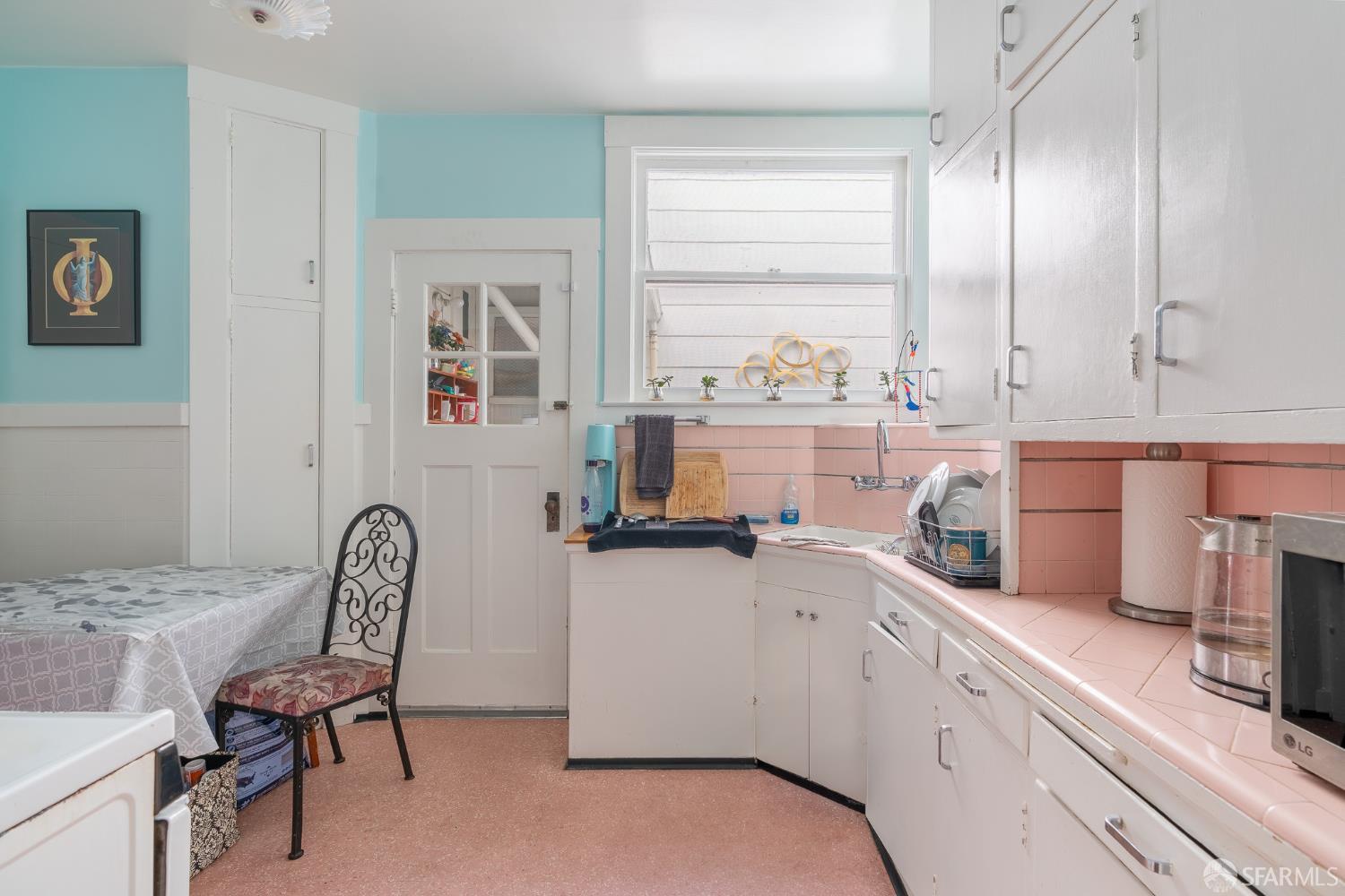 San Francisco, California, 94116, United States, 1 Bedroom Bedrooms, ,2 BathroomsBathrooms,Residential,For Sale,1938526
