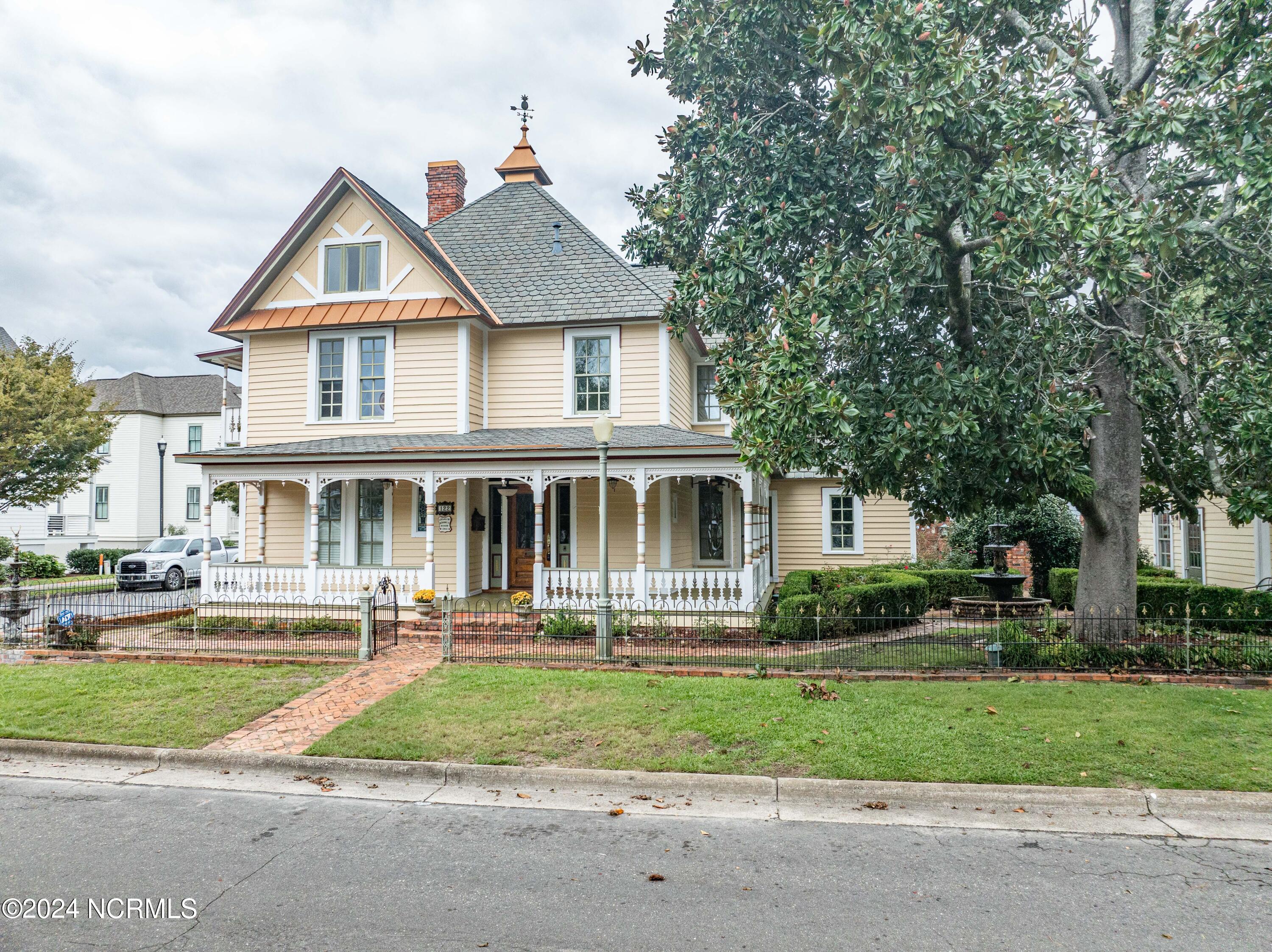122 S Academy Street, Washington, North Carolina, 27889, United States, 3 Bedrooms Bedrooms, ,4 BathroomsBathrooms,Residential,For Sale,122 S Academy Street,1639244