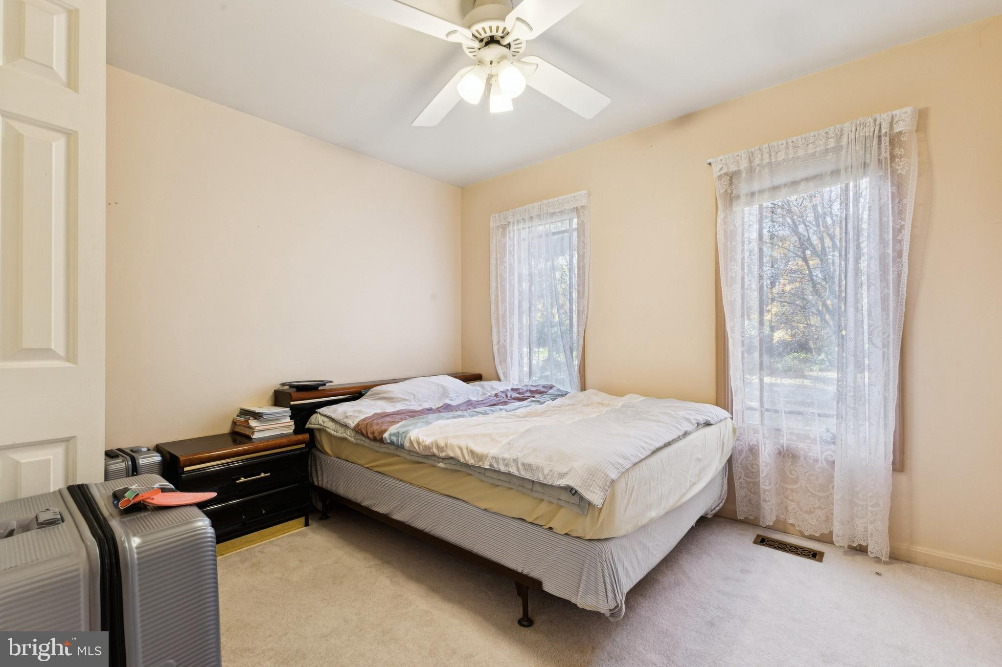 Oakton, Virginia, 22124, United States, 4 Bedrooms Bedrooms, ,3 BathroomsBathrooms,Residential,For Sale,2001478