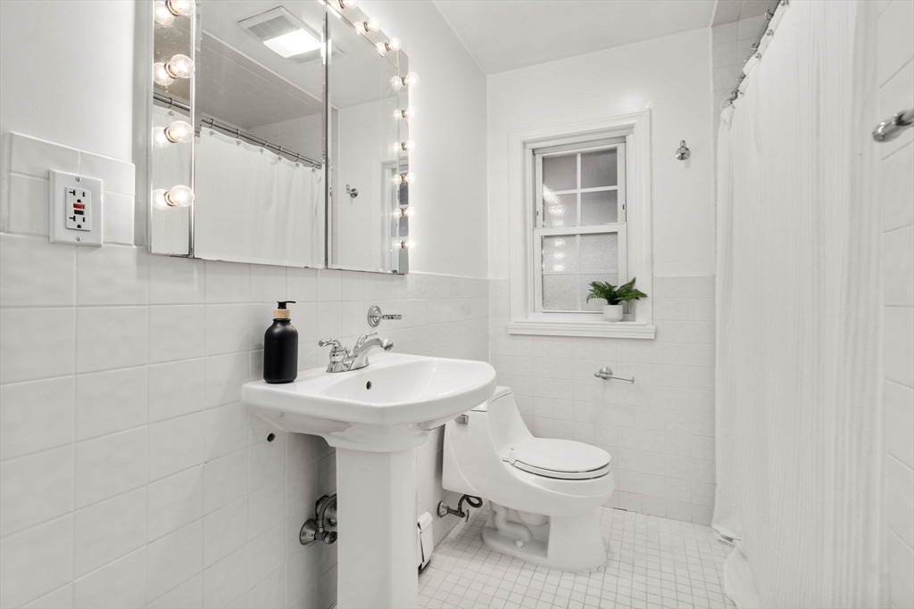 Belmont, Massachusetts, 02478, United States, 3 Bedrooms Bedrooms, ,3 BathroomsBathrooms,Residential,For Sale,1991610