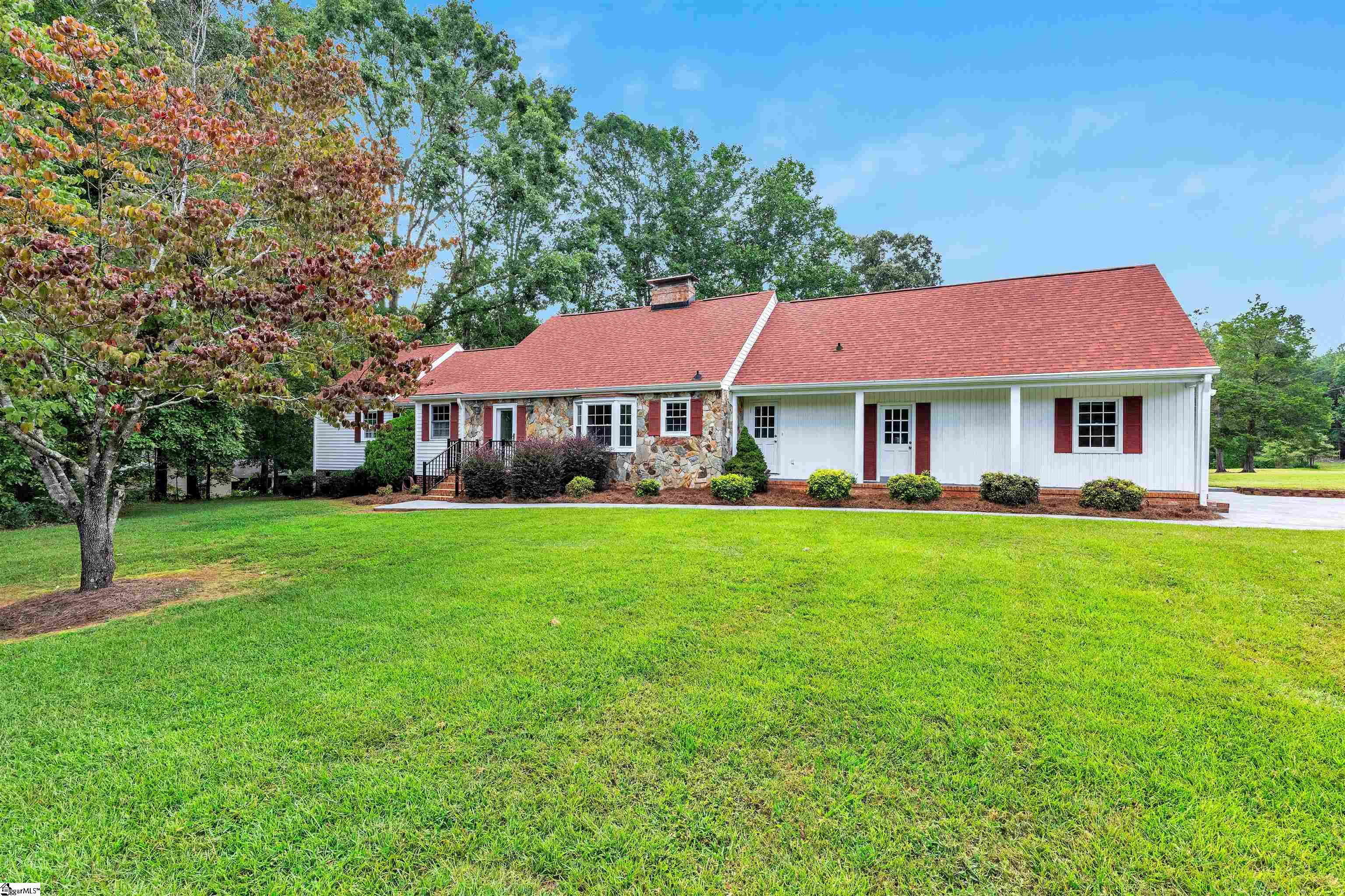 Fountain Inn, South Carolina, 29644, United States, 5 Bedrooms Bedrooms, ,4 BathroomsBathrooms,Residential,For Sale,1938942