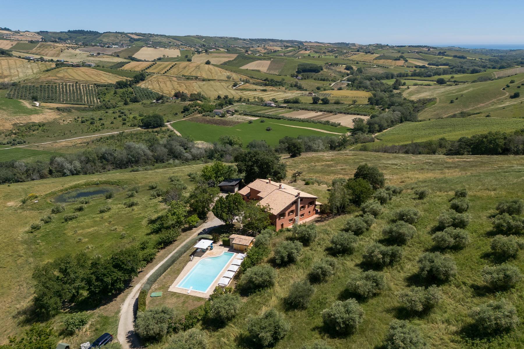  Renovated estate with pool and panoramic view - 物件實景