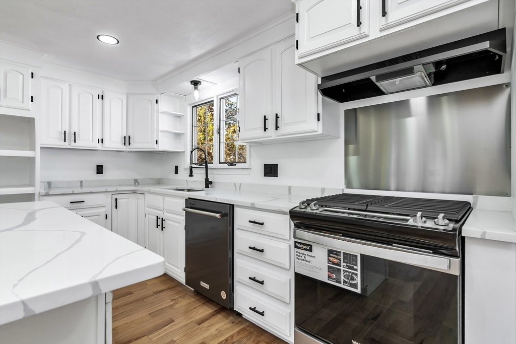 Methuen, Massachusetts, 01844, United States, 4 Bedrooms Bedrooms, ,3 BathroomsBathrooms,Residential,For Sale,1978164