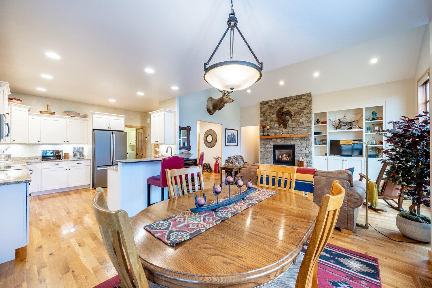 Sheridan, Wyoming, 82801, United States, 2 Bedrooms Bedrooms, ,2 BathroomsBathrooms,Residential,For Sale,2006254