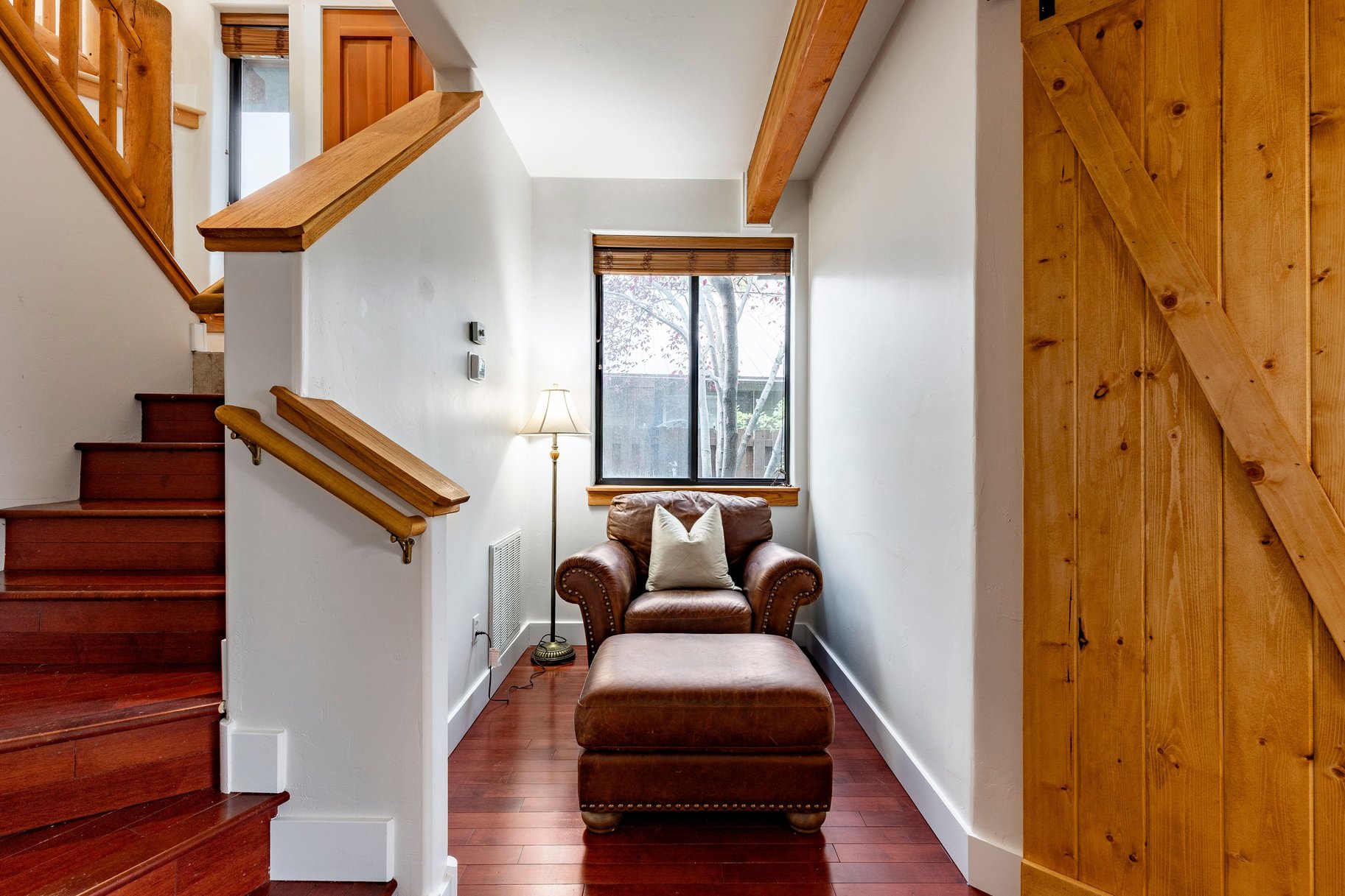  Rare Creekside Retreat  Privacy, Mountain Living & Unbeatable Convenience - 物件實景